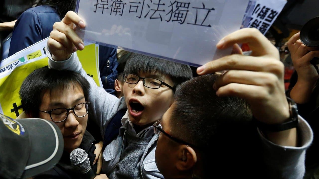 Joshua: Adolescente vs. Superpotencia