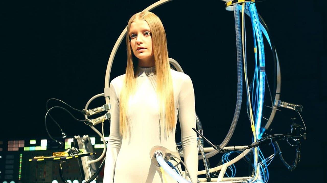 Eva: Los problemas de un robot adolescente